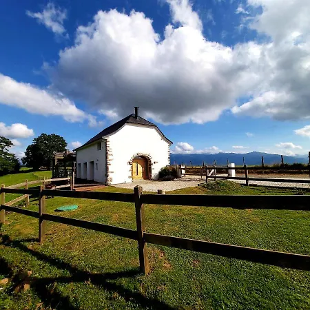 Maison Entouree D Animaux En Pleine Campagne Villa Lasseube