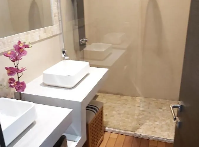 Maison Entouree D Animaux En Pleine Campagne Βίλα